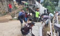 2 Tahun Rusak, Warga Cisarua Perbaiki Jalan Ekonomi Secara Swadaya