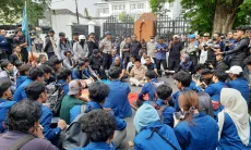 Mahasiswa Bandung Geruduk DPRD Jabar, Minta Evaluasi MBG dan Penanganan Karhutla