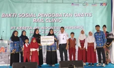 Hari Sumpah Pemuda, Daop 2 Bandung Berikan 50 Kacamata Baca Siswa SDN 03 Rancaekek