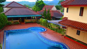 Bisnis Hotel Lesu, Pekerja Menanti Kepastian