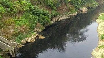 Sungai Menghitam Limbah Mengancam