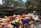 Dua Pedagang Asongan Tewas Tertabrak Truk Tronton di Cadas Pangeran