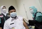 Disuntik Vaksin COVID-19 Dosis Kedua, Wagub Jabar: Tidak Ada Dampak Negatif