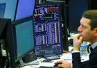 Saham Inggris Turun Hari Ketiga, Indeks FTSE 100 Anjlok 1,82 Persen
