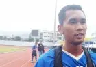 Hilangkan Jenuh, Beni Memancing Ikan di Laut