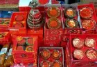 Penjual Kue Khas Imlek Tawarkan Pesan Antar Siasati Pandemi