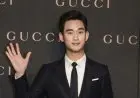 Fans Nekat Hadiahi Kim Soo Hyun Biskuit Indonesia