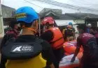 Relawan Askar Kauny Evakuasi Korban Banjir