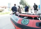 Bantu Korban Banjir, PKC Hibahkan 2 Perahu Karet 