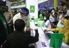 Foto: Gubernur Jabar Tinjau Grab Vaccine Center di Bandung