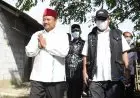 Uu Ruzhanul Jenguk Anak yang Alami Luka Bakar di Bekasi
