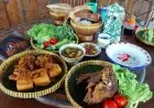 "Waroenk Makan Matoa" Sajikan Makan ala Kebun Nenek