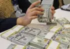 Dolar AS Merosot Ketika Rekor Saham Tertinggi