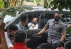 Presiden Jokowi Bagikan Sembako ke Warga di Cideng