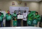 Baznas Jabar Salurkan Zakat untuk 180 Driver Ojol Lansia