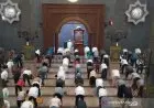 Warga Kota Cirebon Tunaikan Shalat Gerhana Berjamaah