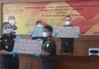 Kejari Bandung Serahkan Rp2,5 M Hasil Lelang Barang Bukti