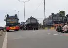 Massa Cemplungkan Motor Polisi ke Kali