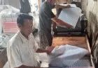 Perajin Kertas Dodol Tetap Bertahan saat Mayoritas Pengusaha Dodol Gulung Tikar