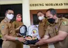 Bupati Bandung Luncurkan Bantuan untuk 277 Rumah Warga Isoman