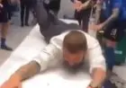 Heboh...Aksi De Rossi di Ruang Ganti Italia