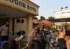 TNI - Polri Tebar Paket Sembako dan Obat-obatan Untuk Masyarakat Kota Bogor