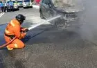Damkar Evakuasi Mobil Pegawai Setjen DPR yang Terbakar di Tol Kota