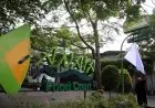 Foto: Pengelola Restoran Kibarkan Bendera Putih