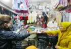 DPS Tebar Masker-Hand Sanitizer ke Pedagang dan Pengunjung Pasar