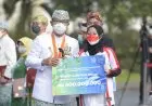 Ridwan Kamil Serahkan Kadeudeuh kepada Atlet Jabar Peraih Medali Olimpiade 2020