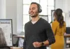 Headset Nirkabel Poly Voyager 4300 UC Bikin Kerja Lebih Produktif