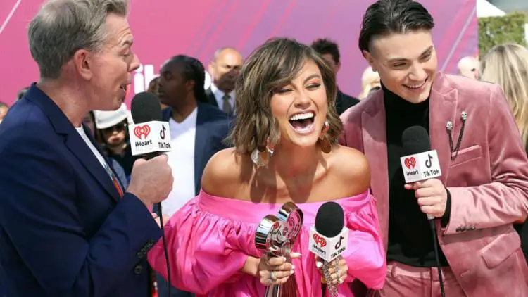Selamat, Agnez Mo Juarai iHeartRadio Music Awards di Amerika