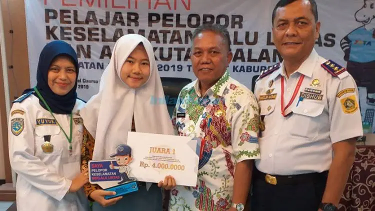 Anak Tukang Kembang Ini Ciptakan Sensor Pencegah Pelanggaran Lalin