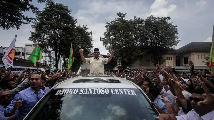 Lihat Emak-emak Jatuh, Prabowo Tegur Pengawalnya