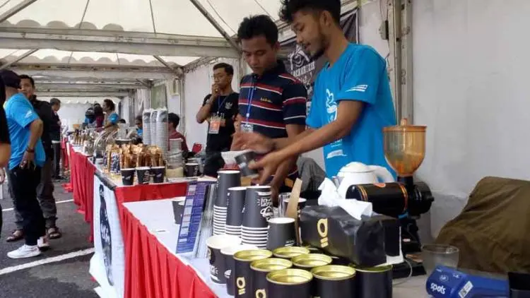 KAI Bagikan 50.000 Gelas Kopi ke Penumpang KA