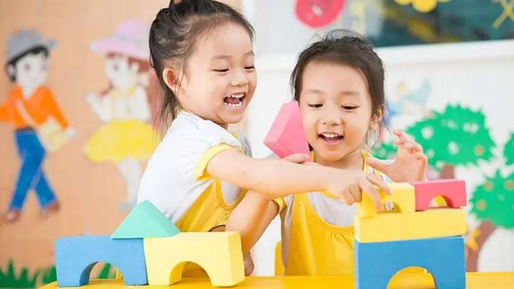 Kapan Anak Dikenalkan dengan Permainan Imajinatif?
