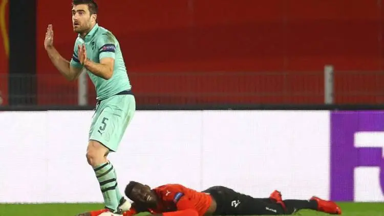 Jadi Korban Bully Fans Arsenal, Sokratis Dungu!