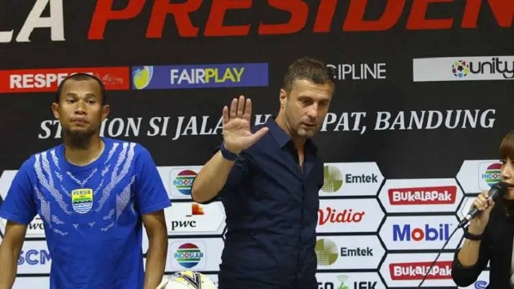 (Video) Detik-detik Oknum Suporter Pukul Radovic di Lorong Stadion