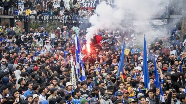 'Persib Butut' Menggema di Stadion Si Jalak Harupat