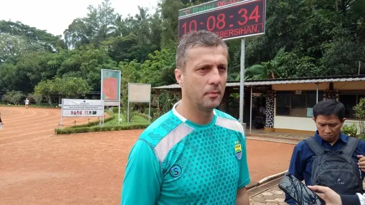 Radovic Makin Pede Persib Taklukkan Persebaya