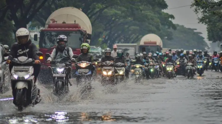 Waspada, Hujan Petir di Seluruh Jawa Barat