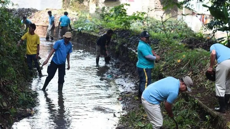 Bandung Zoo Bebersih Sungai Cikapayang