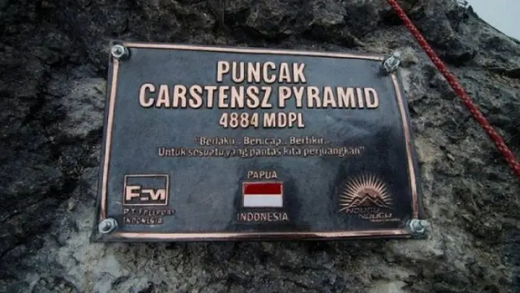 Suasana Haru Selimuti Kediaman Pendaki Puncak Cartenz