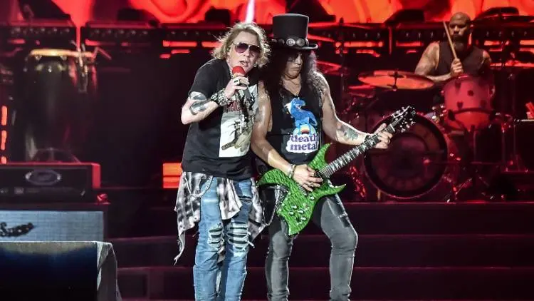 Tiga Jam Guns N' Roses Sukses Menggebrak Jakarta