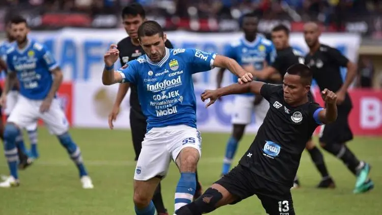 Bangganya PS Tira Taklukkan Persib di Bandung
