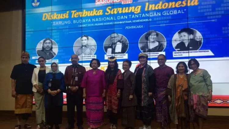 Kuatkan Kembali Nilai Budaya dengan Festival Sarung Indonesia