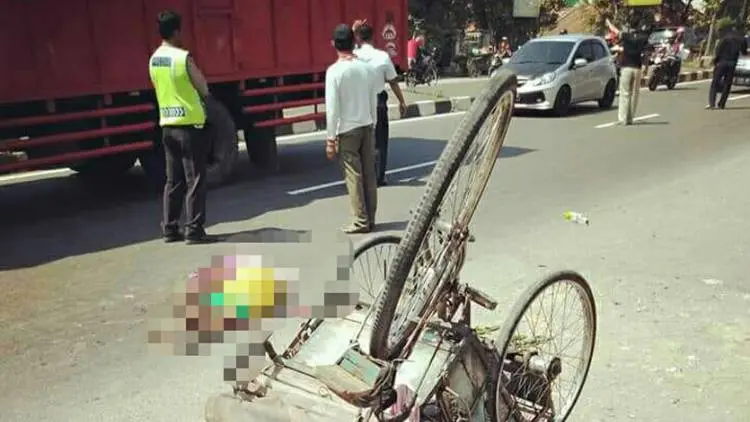 Dimana Rasa Keadilan? Tukang Becak Ditabrak, Dihukum Pula