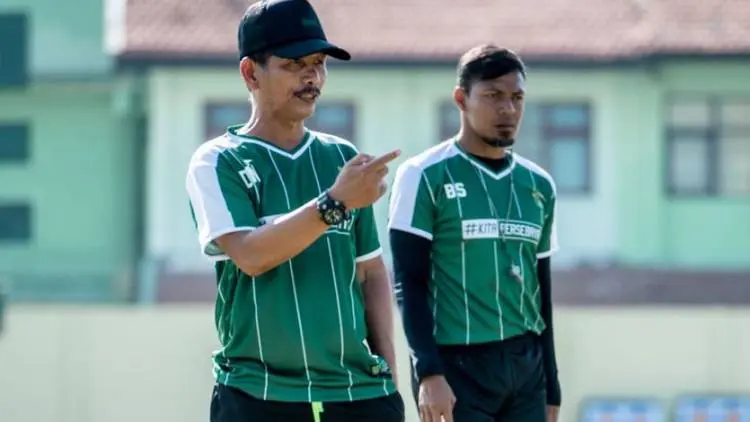 Kang Djanur Bawa 24 Pemain Persebaya ke Bandung