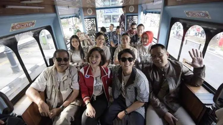 Kang Emil, Bukan Kelas Gubernur Bikin Pojok Dilan, Tapi...