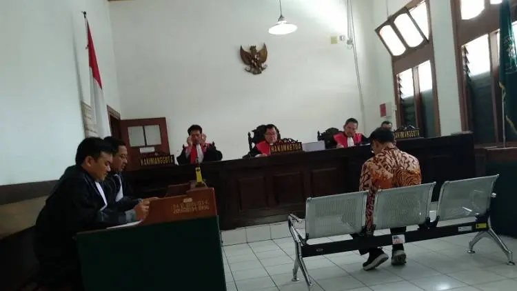 Bupati Cirebon Sunjaya Jalani Sidang Dakwaan